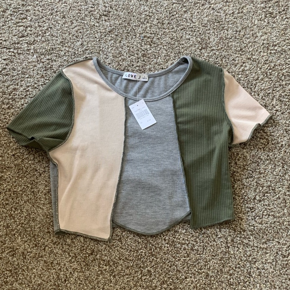 color split crop top t-shirt
